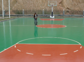 室外篮球场地坪漆选硅PU更优，对比丙烯酸优缺点解析
