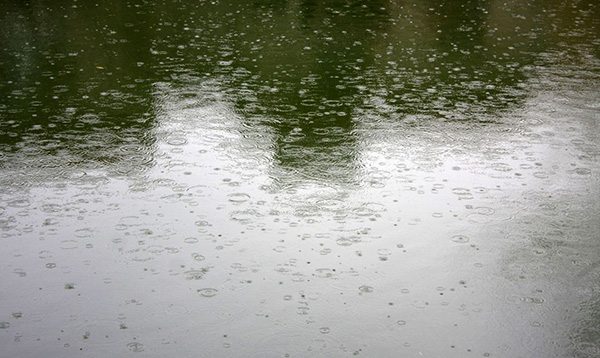 为何环氧地坪在阴雨天不宜施工