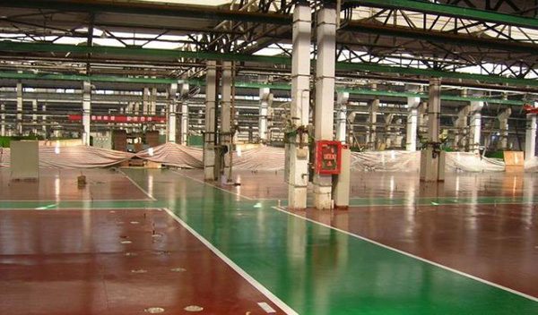 环氧树脂与金刚砂地坪选择指南：根据工厂需求选材料(图1)