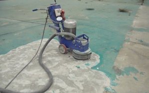 地坪漆膜去除方法详解:机械除漆与化学脱漆工艺对比 地坪漆膜去除方法详解:机械除漆与化学脱漆工艺对比