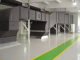 环氧地坪漆施工要点解析：影响因素与工艺要求全指南