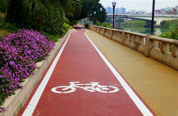 彩色透水地坪解决路面透水难题，提升城市生态环境(图1)