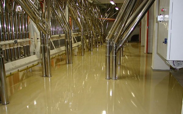 环氧树脂耐磨地坪漆选择误区：过分追求低价的严重后果(图1)