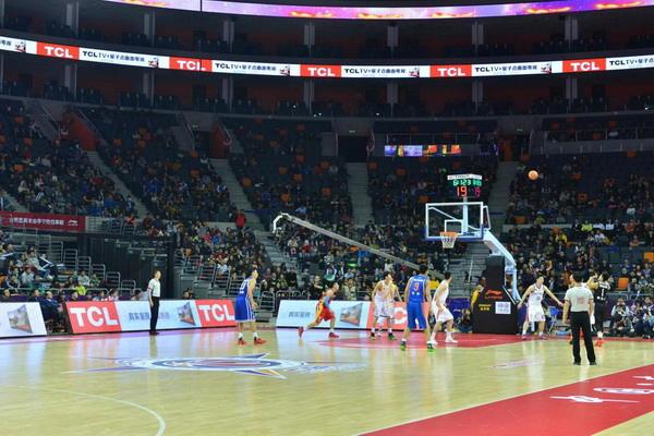 CBA篮球场地面材质揭秘：运动木地板硅PU丙烯酸地坪优缺点对比分析(图1)