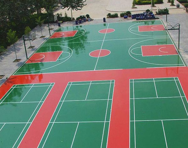 CBA篮球场地面材质揭秘：运动木地板硅PU丙烯酸地坪优缺点对比分析(图2)