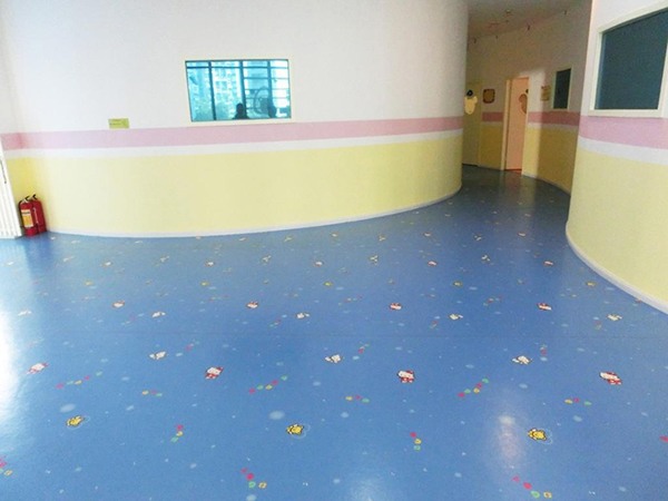 环氧地坪漆与PVC塑胶地板的区别对比分析(图2)