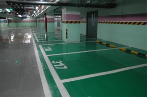 车库地坪漆施工指南：坡道车道车位不同区域选材与工艺技巧