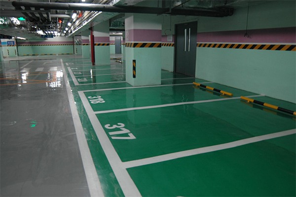 车库地坪漆施工指南：坡道车道车位不同区域选材与工艺技巧(图1)