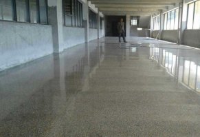 工厂车间地坪涂料选择指南：提升地面性能的关键因素