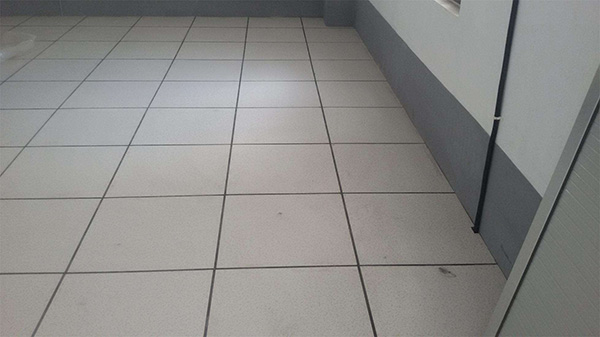 机房地面装修选择防静电地板还是防静电地坪漆优缺点对比(图1)