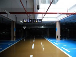 车库地坪漆施工全攻略：坡道车道车位不同区域选材与工艺详解