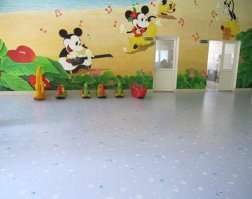 PVC地板施工工艺流程详解 地坪处理与铺装技术要点