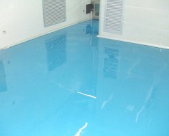 环氧地坪中涂层的作用详解，提升耐磨性能与厚度