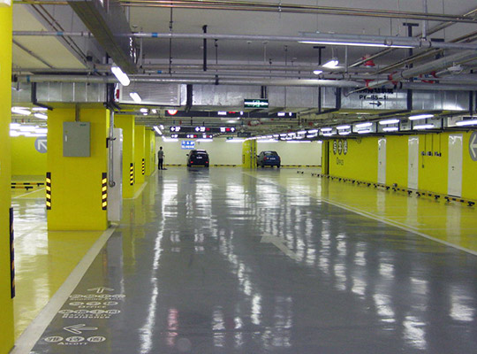 车库地坪漆厚度选择标准 行车道停车区不同方案