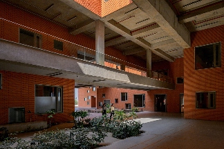 印度Prestige大学阶梯式建筑设计，463个平台屋面创新理念(图18)