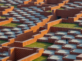 印度大学建筑屋顶铺设463级台阶平台(图2)