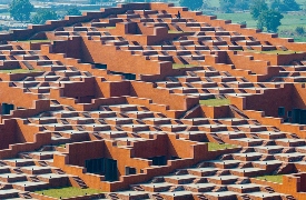 印度大学建筑屋顶铺设463级台阶平台