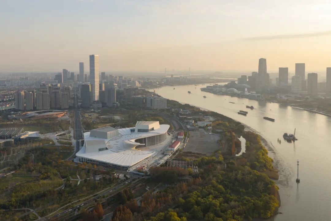 上海大歌剧院：建筑新地标与生态设计融合(图1)