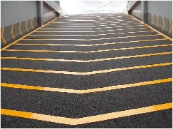 无震动止滑坡道(图4) 无震动止滑坡道