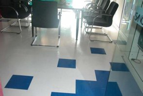 PVC抗菌地坪选购指南：效果、标准与使用注意事项